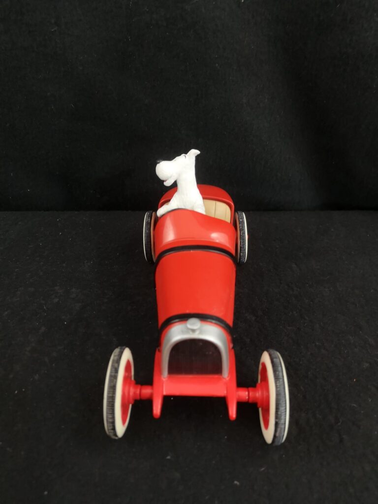 Bobbie in de rode auto na restauratie 002 Bobbie in de rode auto na restauratie 002