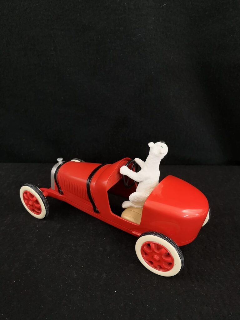 Bobbie in de rode auto na restauratie 005 Bobbie in de rode auto na restauratie 005