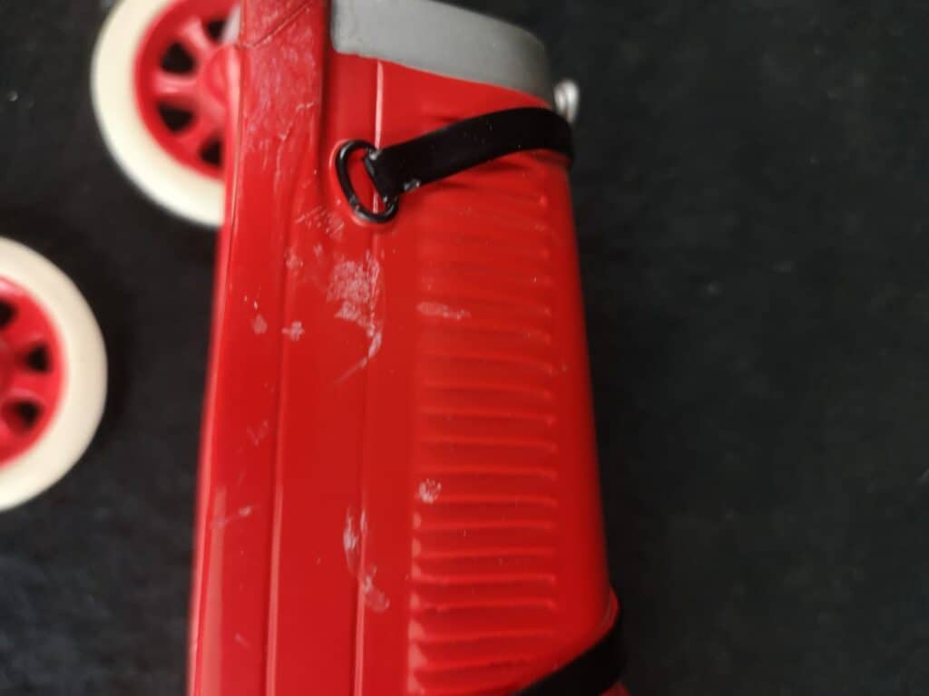 Bobbie in de rode auto voor restauratie 002 Bobbie in de rode auto voor restauratie 002