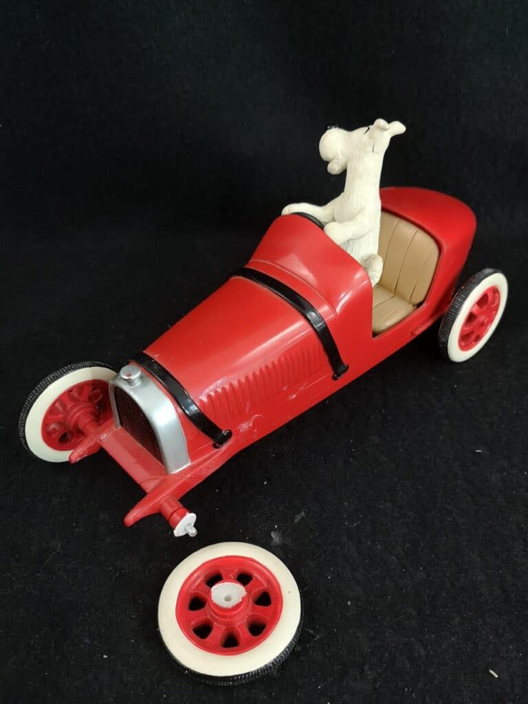 Bobbie in de rode auto voor restauratie 004 Bobbie in de rode auto voor restauratie 004