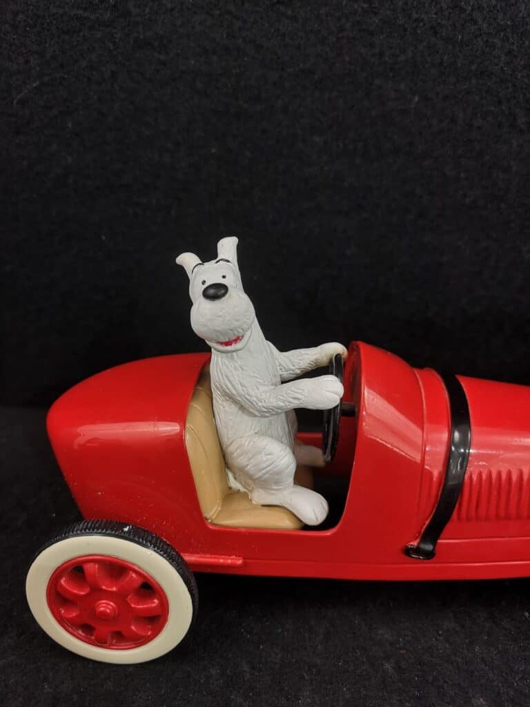 Bobbie in de rode auto voor restauratie 006 Bobbie in de rode auto voor restauratie 006